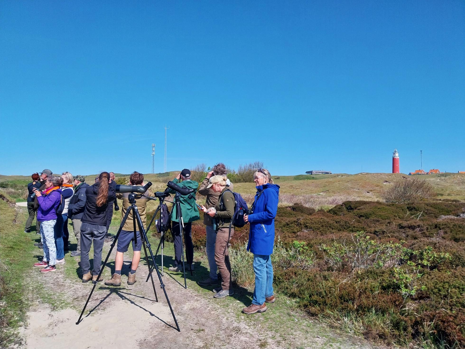 Geïnteresseerde deelnemers tijdens de excursie