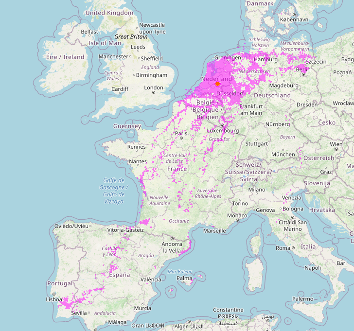 De vliegroutes van gezenderde jonge torenvalken
